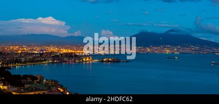 illuminato, napoli, mt vesuvio, golfo di napoli, illuminazioni, monte vesuvio Foto Stock