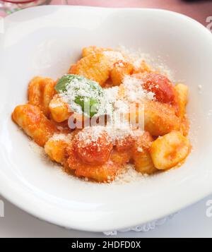salsa di pomodoro, parmigiano, gnocchi, salse di pomodoro, parmigiano, gnocchis Foto Stock