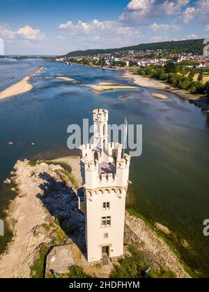 Torre del mouse di Bingen nel Reno, nel sito del Patrimonio Mondiale dell'Umanita' dell'alta Valle del Reno Medio, con la citta' di Bingen sullo sfondo, Renania-Palatinato Foto Stock