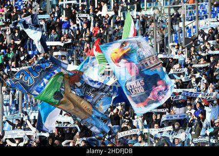 Roma, Italia. 06th Jan 2022. Tifosi laziali durante il Campionato Italiano di Calcio una partita 2021/2022 tra SS Lazio vs Empoli FC allo Stadio Olimpico di Roma il 06 gennaio 2021. Credit: Live Media Publishing Group/Alamy Live News Foto Stock