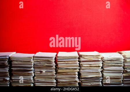 carta riciclata, pila di file, pila di carta, carta riciclata, riciclaggio, pile di lime, pile di carta, documenti Foto Stock