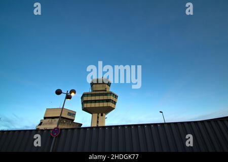 aeroporto, torre, barriera sonora, aeroporti, torri, barriera antirumore, barriere acustiche Foto Stock