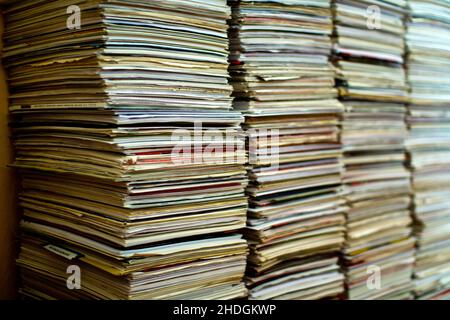 carta riciclata, documenti, pila di carta, carta riciclata, riciclaggio, documenti, pile di carta, documenti cartacei Foto Stock