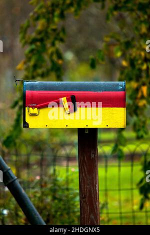 germania colori, mailbox, nero-rosso-giallo, bandiera tedesca, mailboxs Foto Stock