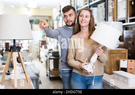 Lampada da tavolo scelta coppia Foto Stock