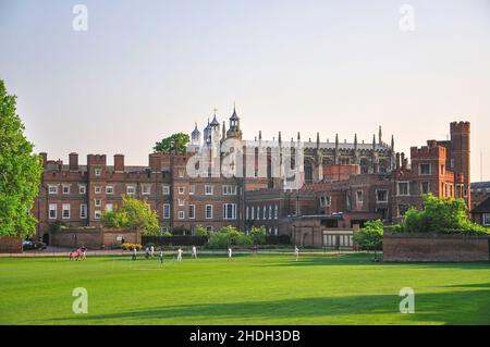 Eton College che mostra i campi da gioco, Eton, Berkshire, Inghilterra, Regno Unito Foto Stock