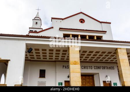 Facciata del santuario Basílica Santuario del Señor de Monserrate, sulla cima del monte Monserrate, è un santuario cattolico a Bogotá, Colombia, Sud Foto Stock