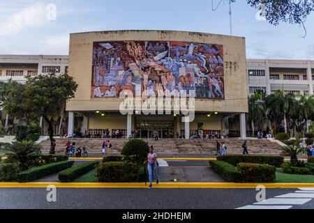 SANTO DOMINGO, REPUBBLICA DOMINICANA - 13 NOVEMBRE 2018: Biblioteca dell'Università Autonoma Santo Domingo a Santo Domingo, capitale di Domin Foto Stock