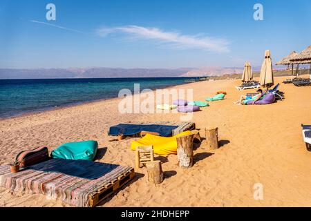 La spiaggia al Berenice Beach Club, Aqaba, Aqaba Governorate, Giordania. Foto Stock