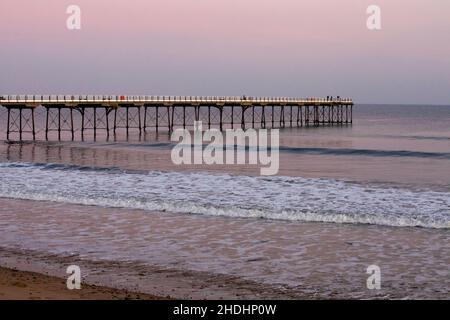 SALTBURN BY THE SEA, REGNO UNITO - 1 GENNAIO 2020. Molo di Saltburn all'alba il giorno di Capodanno 2020 Foto Stock