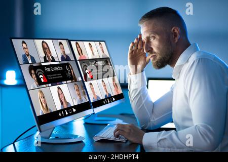 Problemi di connessione a banda larga di notte. Segnale errato. Chiamata video persa Foto Stock