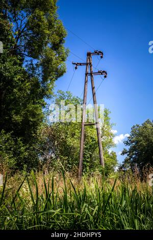 elettricità, torre elettrica, palo di legno, elettrico, elettricità, torri elettriche, poli Foto Stock