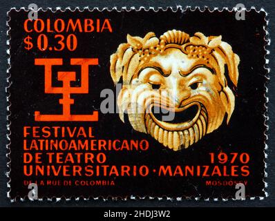 COLOMBIA - CIRCA 1970: Un francobollo stampato in Colombia mostra la maschera greca e il simbolo precolombiano del Concorso letterario, circa 1970 Foto Stock