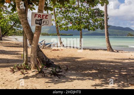 Accesso Wi-Fi a Internet gratuito presso una spiaggia di Las Galeras, Repubblica Dominicana Foto Stock