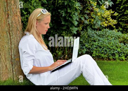 donna, laptop, w-lan, femmina, signore, signora, donne, computer, computer, computer portatili, lan, w-lan Foto Stock