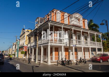 PUERTO PLATA, REPUBBLICA DOMINICANA - 12 DICEMBRE 2018: Edifici nel centro di Puerto Plata, Repubblica Dominicana Foto Stock