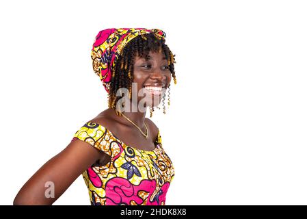 bella giovane donna che indossa tradizionale lonstraccio guardando da parte sorridente. Foto Stock