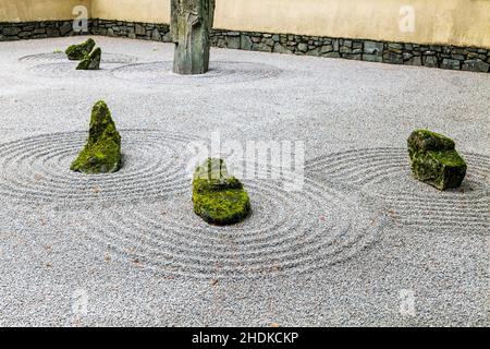 Giardino tradizionale scolpito a mano in pietra e sabbia; Portland Japanese Gardens; Portland; Oregon; USA Foto Stock