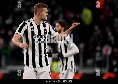 Torino, Italia. 06th Jan 2022. Matthijs de ligt della Juventus FC reagisce durante la Serie Una partita di calcio 2021/2022 tra la Juventus FC e la SSC Napoli allo stadio Juventus di Torino (Italia), 6th gennaio 2022. Foto Federico Tardito/Insidefoto Credit: Ininsidefoto srl/Alamy Live News Foto Stock