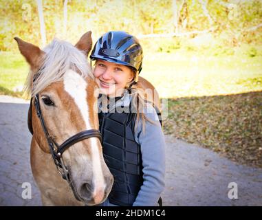 ragazza, cavallo, crine, ragazze, cavalli, crine, pilota Foto Stock