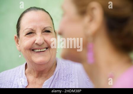 donna, anziano, intrattenimento, ragazza, femmina, signore, signora, donne, anziani, anziani, anziani, intrattenimento, ragazza, girlfriends, ragazze Foto Stock