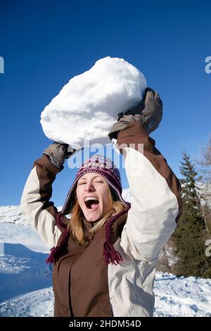 divertimento e felicità, lotta con la palla di neve, palla di neve, divertimento, divertimento e felicità, vivere, combatte da snowball, palle di neve Foto Stock