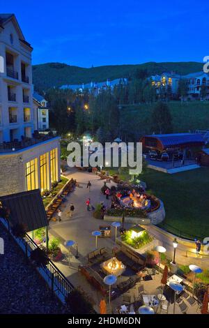 Il lussuoso resort Park Hyatt Beaver Creek al crepuscolo, Beaver Creek CO Foto Stock