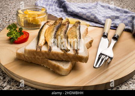 aringhe, toast, pesce affumicato, toast, peperoni Foto Stock
