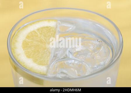 acqua minerale, gin tonico, acqua tonica, acque minerali, gin tonici, acque toniche Foto Stock