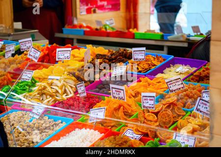 bancarelle del mercato in piazza del duomo a milano Foto Stock