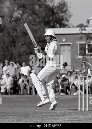 Farokh Engineer in batting per Lancashire, Northamptonshire / Lancashire, John Player League, Manor Fields, Bletchley, Milton Keynes, Buckinghamshire, Inghilterra 22 agosto 1976. Foto Stock