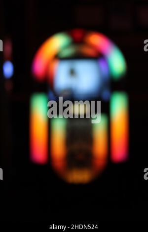 Jukebox vintage multicolore sfocato Foto Stock