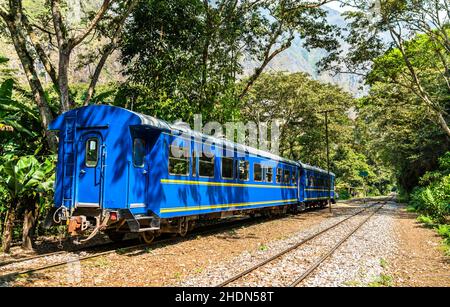 Treno per Machu Picchu alla stazione di Hidroelectrica in Perù Foto Stock