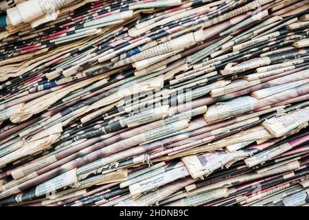 impilare, carta da giornale, carta riciclata, impilare, pile, carta da giornale, carta riciclata, riciclaggio Foto Stock