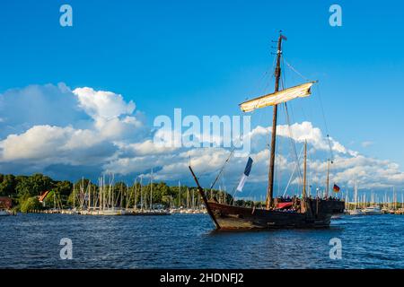 barche a vela, barche a vela, barche a vela, barche a vela, barche a vela, ormeggiate Foto Stock