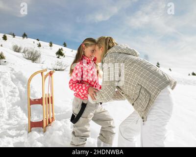 madre, tempo libero & intrattenimento, nevoso, figlia, mamma, madri, mamma, attive, attività, tempo libero, tempo libero & intrattenimenti, attività di svago e. Foto Stock