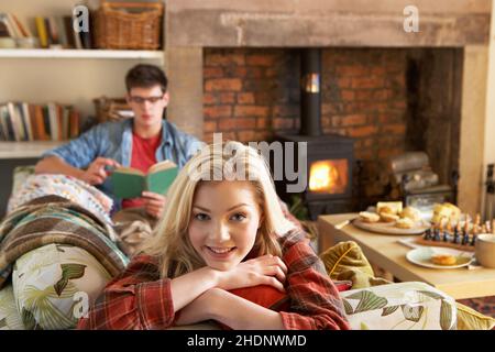 giovane donna, vita domestica, ragazza, ragazze, donna, giovani donne, a casa, vita domestica, vita Foto Stock