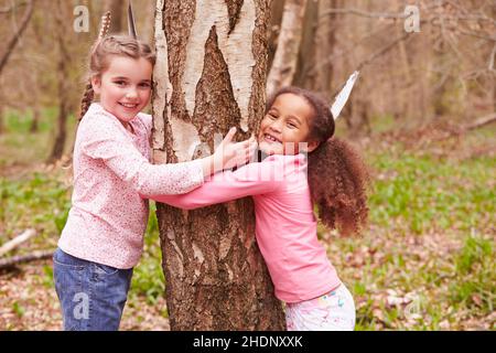 abbracciando, albero, coccole, abbraccio, abbraccio, alberi Foto Stock