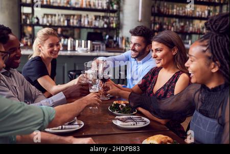 alcol, amici, brindisi, grazie, alcoli, amico, brindisi, coraggio Foto Stock
