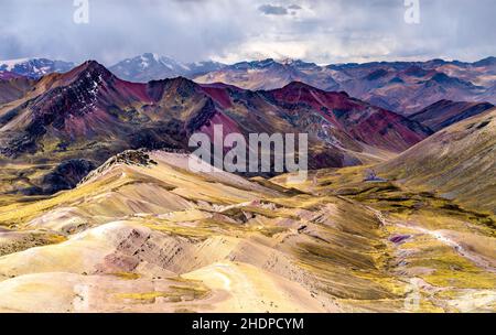 Paesaggio a Vinicunca Rainbow Mountain in Perù Foto Stock