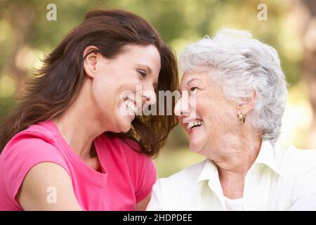 madre, figlia, guardarsi, mamma, madre, mamma, figlie Foto Stock