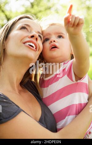 madre, mostrando, figlia, scoprire, mamma, madri, mamme, figlie, scoperta Foto Stock