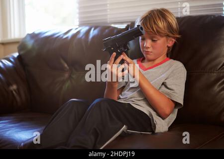 bambino, arma, pistola, armi hanno, bambini, bambini, bambini, bambini, armi, pistole Foto Stock