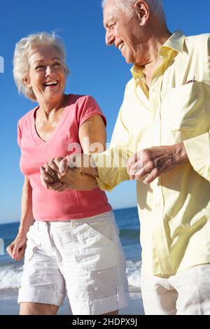 spiaggia, vacanza, coppia più anziana, spiagge, mare, vacanze, coppie anziane Foto Stock