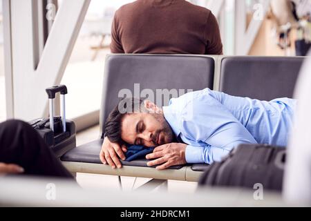 uomo d'affari, stanco, aeroporto, bloccato, cancellazione del volo, capo, uomini d'affari, esecutivo, dirigenti, leader, leader, manager, tired, aeroporti, Foto Stock