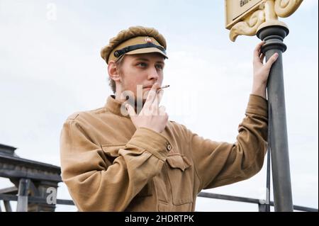 fumando, soldato dell'esercito, costume d'epoca, soldati dell'esercito, truppe, costumi d'epoca Foto Stock