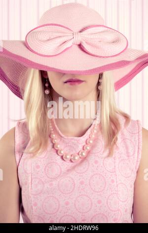 giovane donna, retrò, cappello da sole, ragazza, ragazze, donna, giovani donne, vecchio stile, stile retrò, cappelli da sole Foto Stock