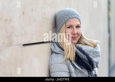 woman, winter clothing, female, ladies, lady, women, warm clothing Foto Stock