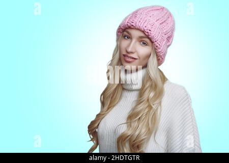 dolcevita, abbigliamento invernale, cappello di lana, dolcevita, abbigliamento caldo, cappelli di lana Foto Stock