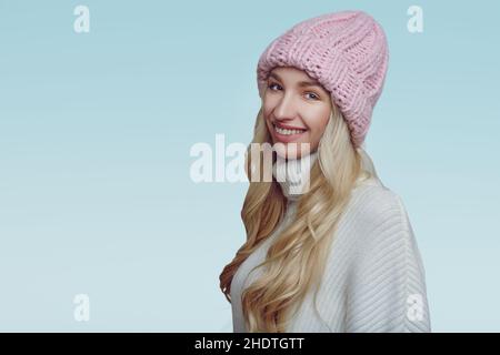 dolcevita, abbigliamento invernale, cappello di lana, dolcevita, abbigliamento caldo, cappelli di lana Foto Stock